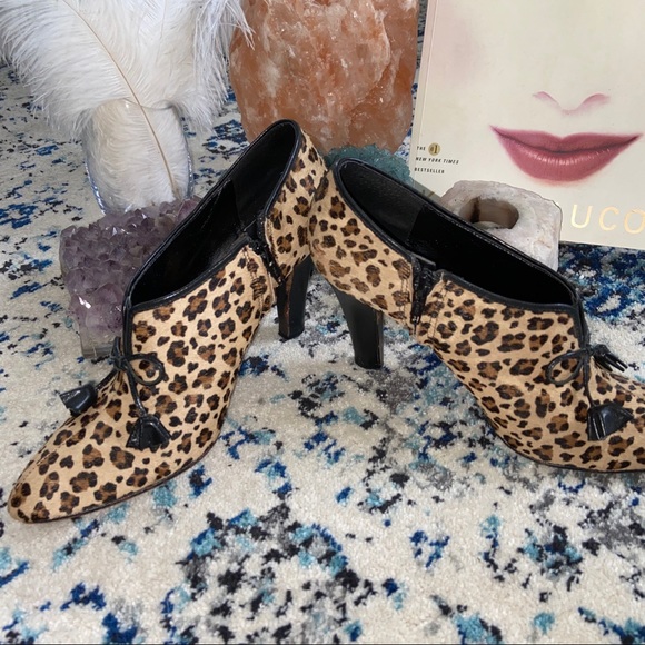 Charles David pony hair leopard booties sz 7.5 - Picture 3 of 8
